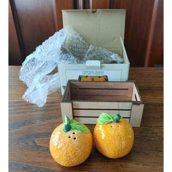Cracker Barrel Boxed Ceramic 3x2in Orange Crate Salt & Pepper Set NOS - Picture 5 of 7